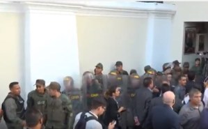 La “gloriosa” GNB agredió a diputadas y periodistas en el Palacio Legislativo este #27Jun(+video)