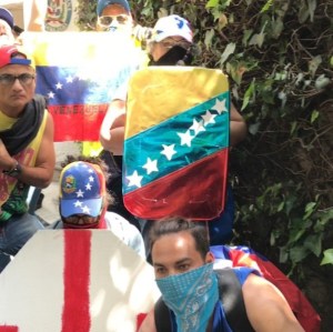 Así es la protesta creativa de este famoso actor venezolano en México (Foto)