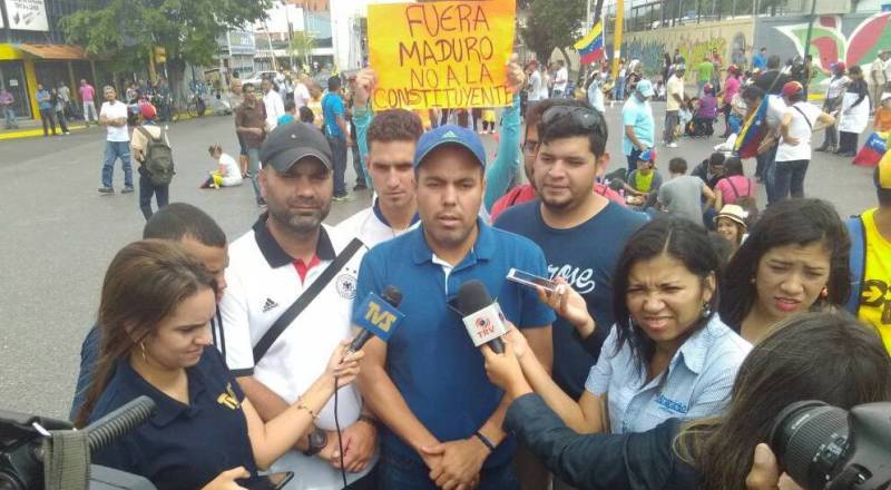 Rolman Rojas: Leopoldo está firme en que la calle sigue siendo la salida