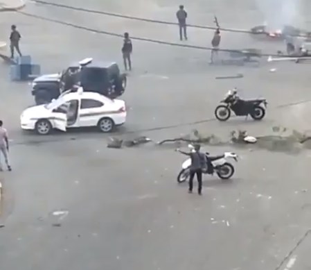 Paramilitares en vehículos oficiales disparan contra manifestantes en Barquisimeto (VIDEO)