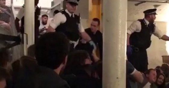 ¡Todos al suelo!: El pánico en un bar cercano a London Bridge