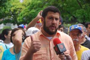 Trabajadores y vecinos de El Hatillo protestaron a un mes de la destitución de David Smolansky