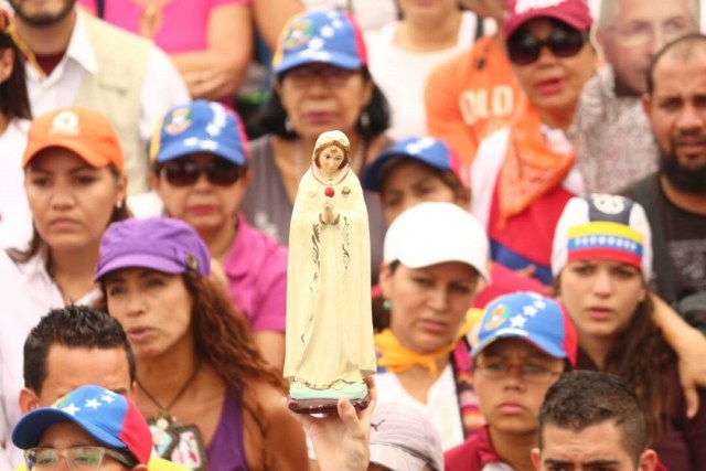 Rosario por la paz de Venezuela / Foto: Wil Jiménez