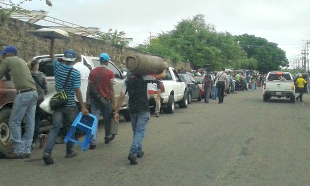 Reportan largas colas para comprar gas doméstico en Guayana #7Jun