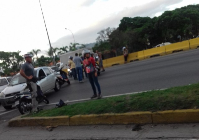 Distribuidor Altamira cerrado este #5Jun / foto @Perrendengo1 