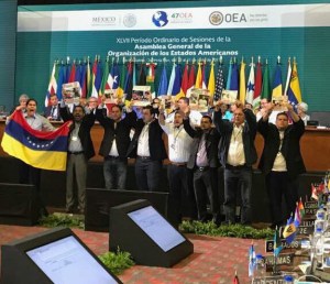 Momento en que diputados venezolanos interrumpen sesión de la OEA al grito de “asesinos” (Video)