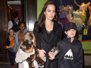 Hija de Brad Pitt y Angelina Jolie inicia transición de sexo