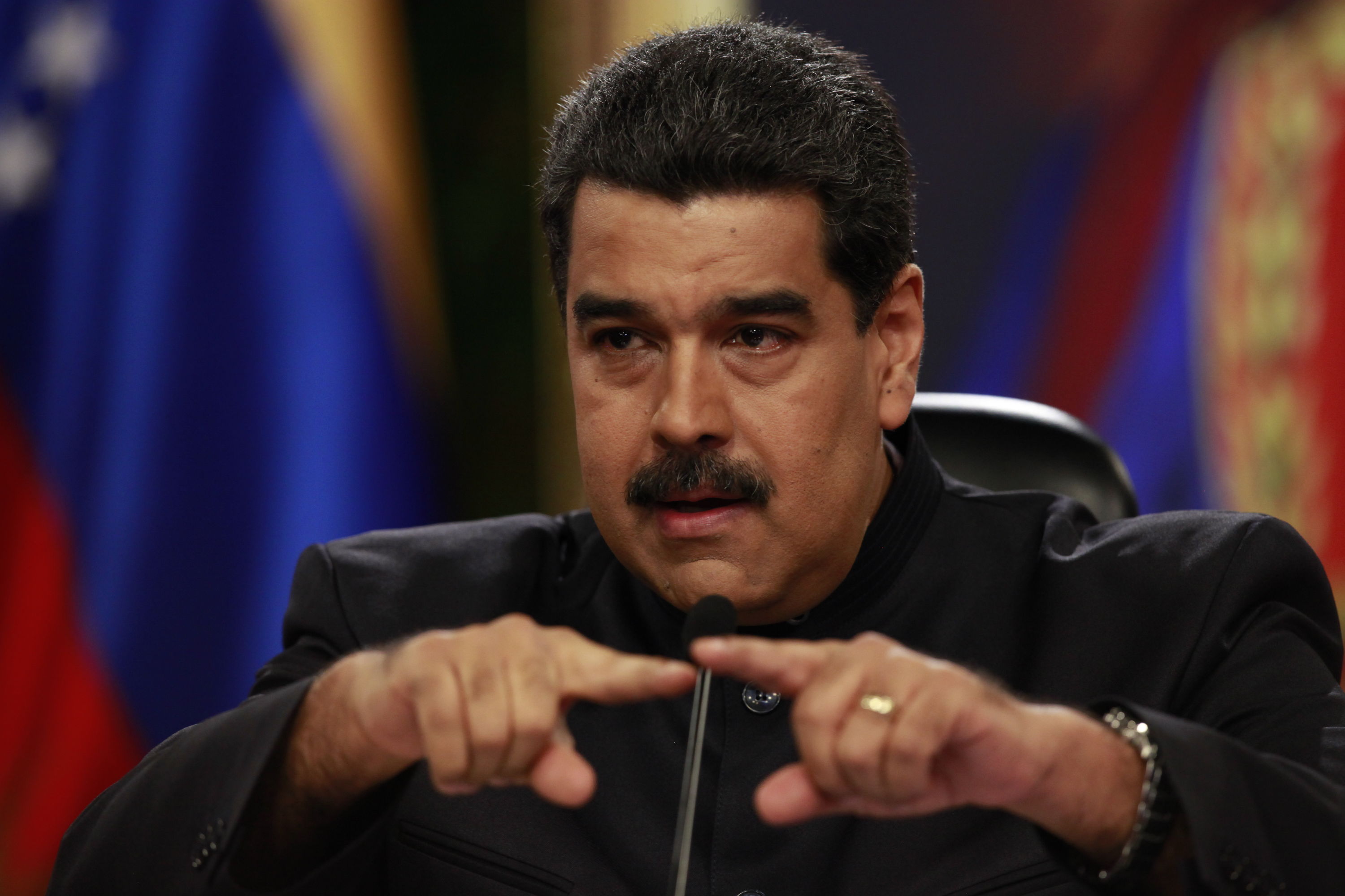 Maduro anuncia que vuelven las materias física, química y matemática por separados