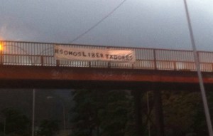 Extendieron pancarta en el Puente Guanábano de la avenida Baralt #12Jun (Fotos)