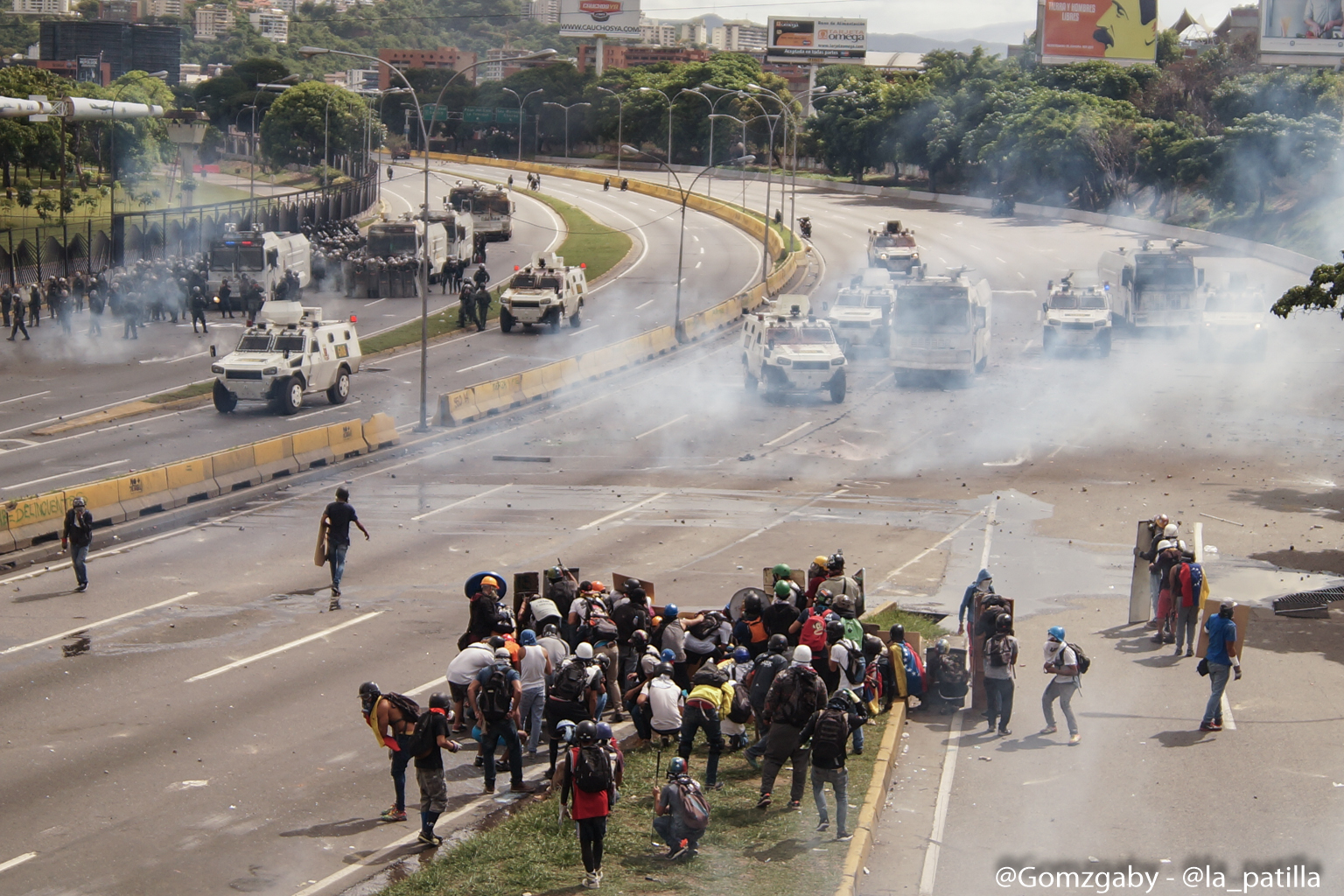 La “atroz” arremetida de este #19Jun fue hasta con balas: La resistencia continúa (Fotos)