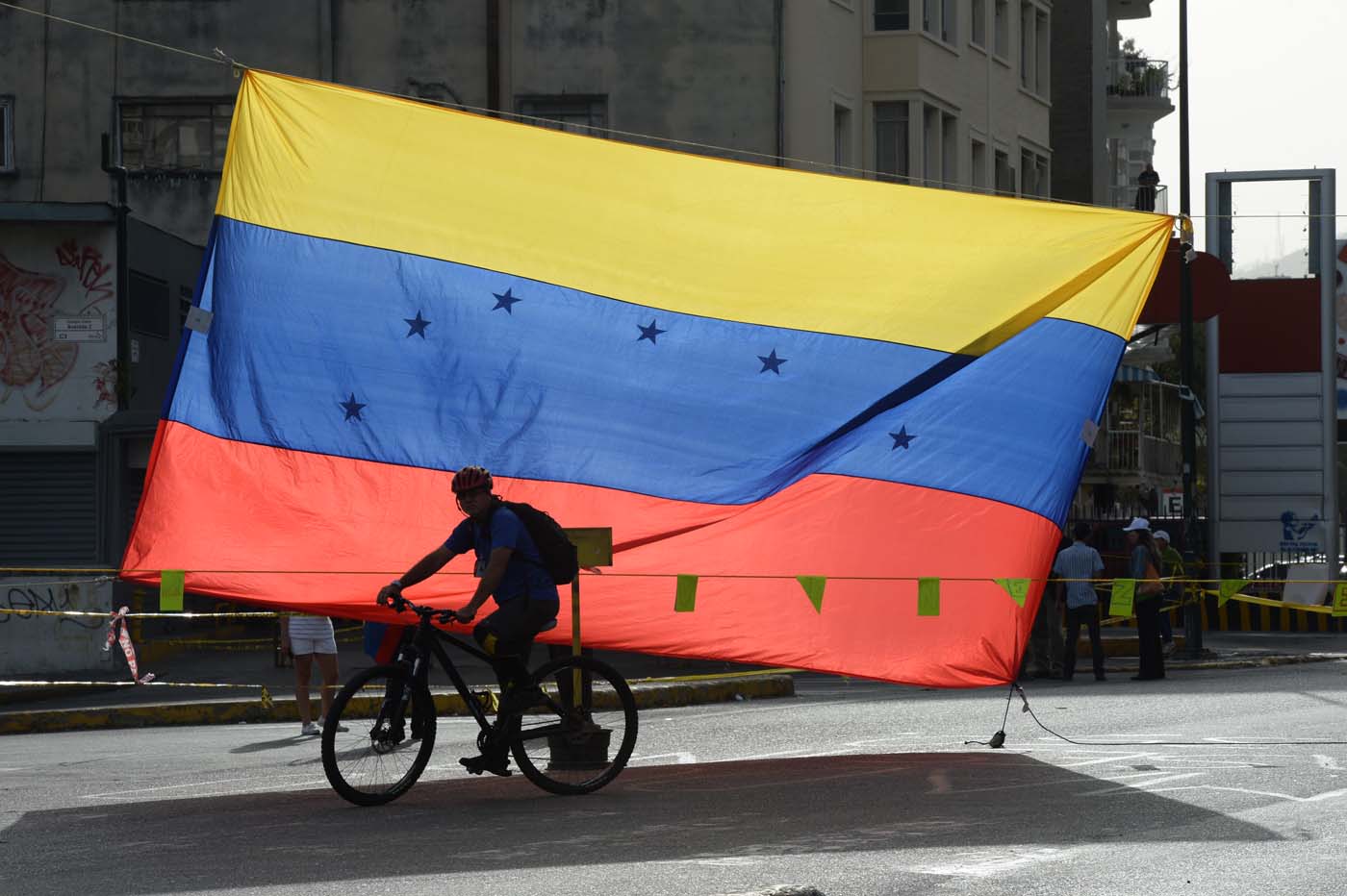 NYT: Venezuela se divide aún más ante dos consultas electorales