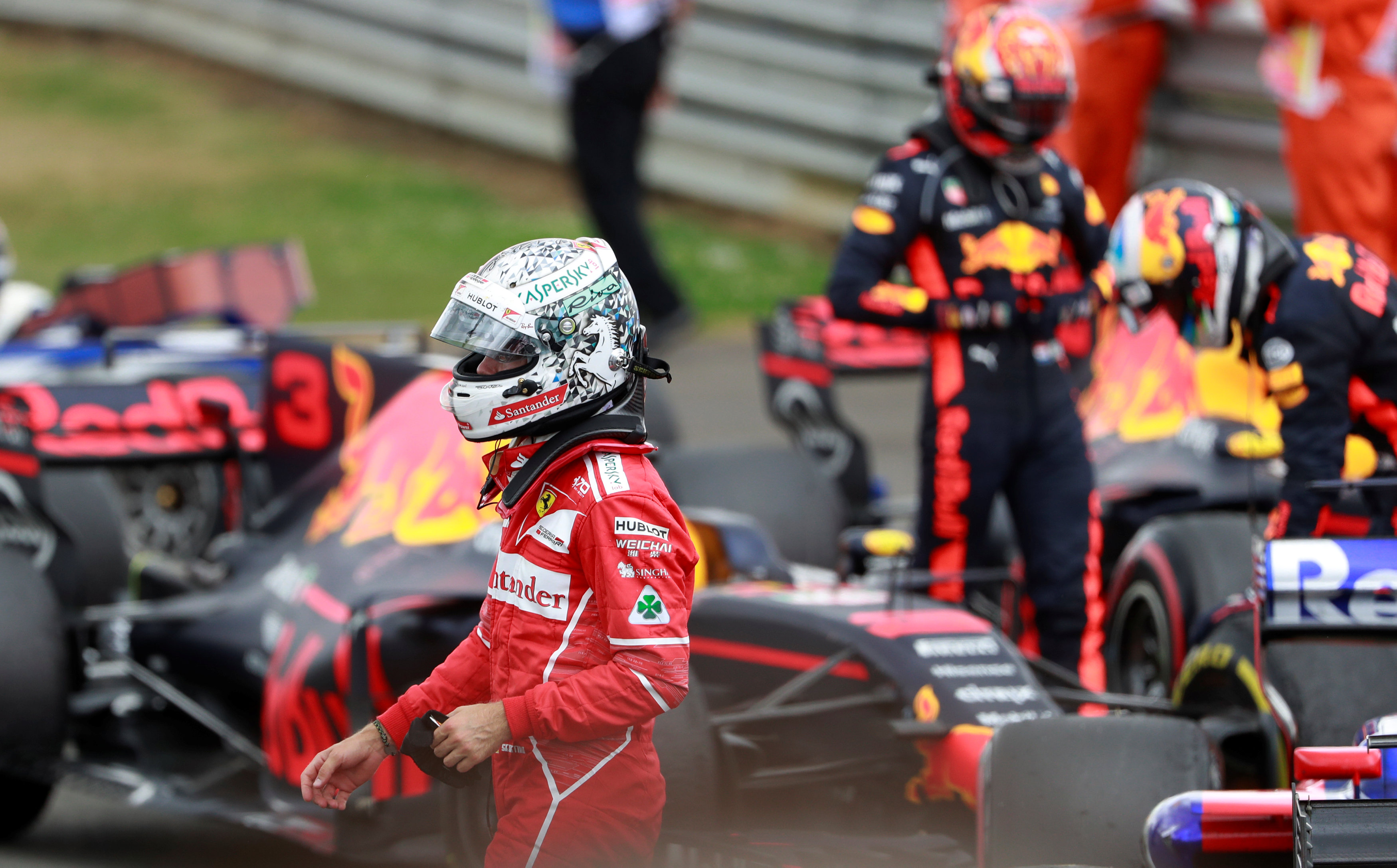 Pirelli dice que problema de Vettel en Silverstone fue un “pinchazo lento”