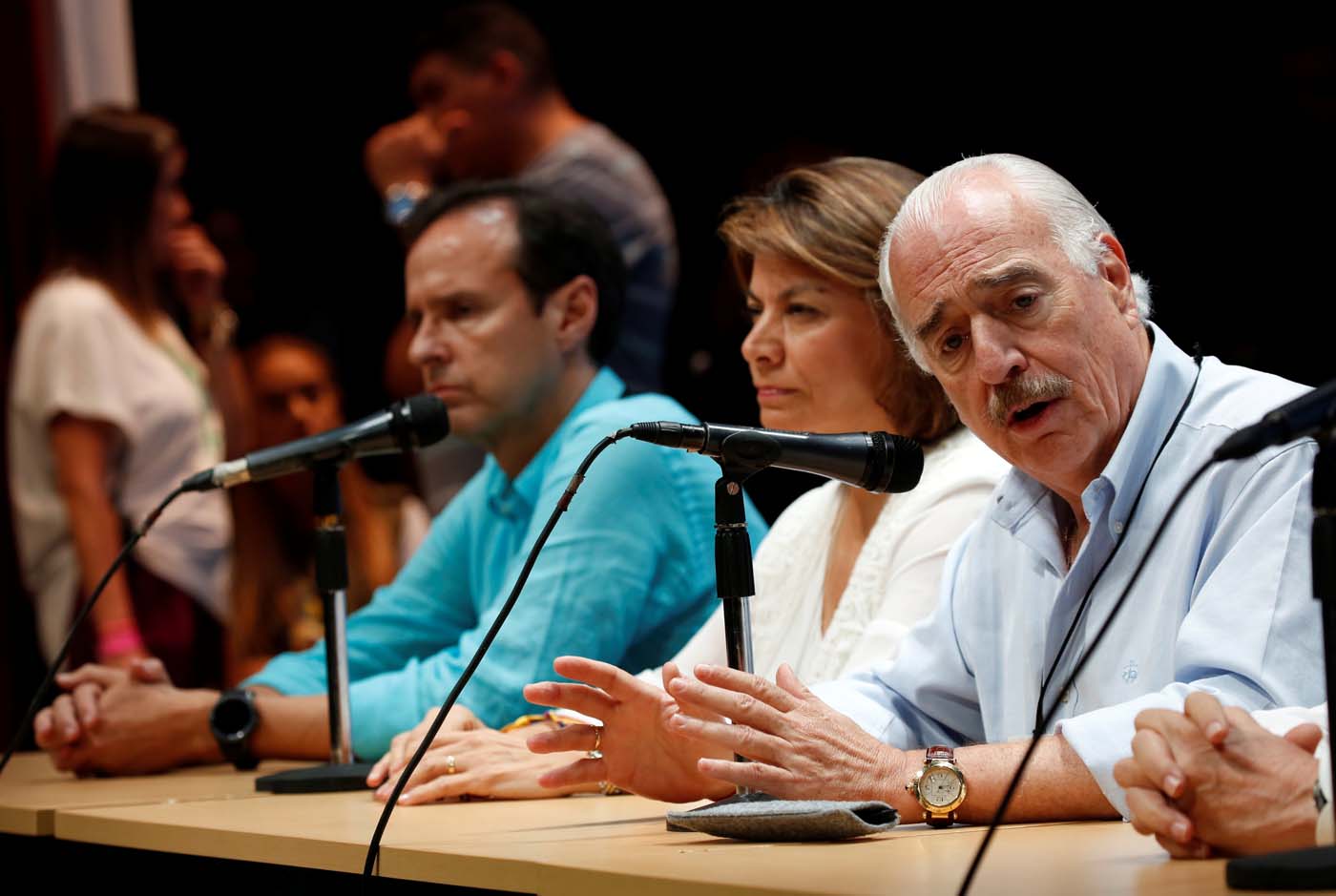 Expresidentes del grupo IDEA condenan persecución a los diputados Julio Borges y Freddy Guevara