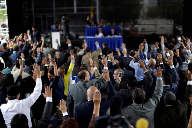 People attend a session of Venezuela's opposition-controlled National Assembly to appoint new magistrates of the Supreme Court in Caracas, Venezuela, July 21, 2017. REUTERS/Ueslei Marcelino