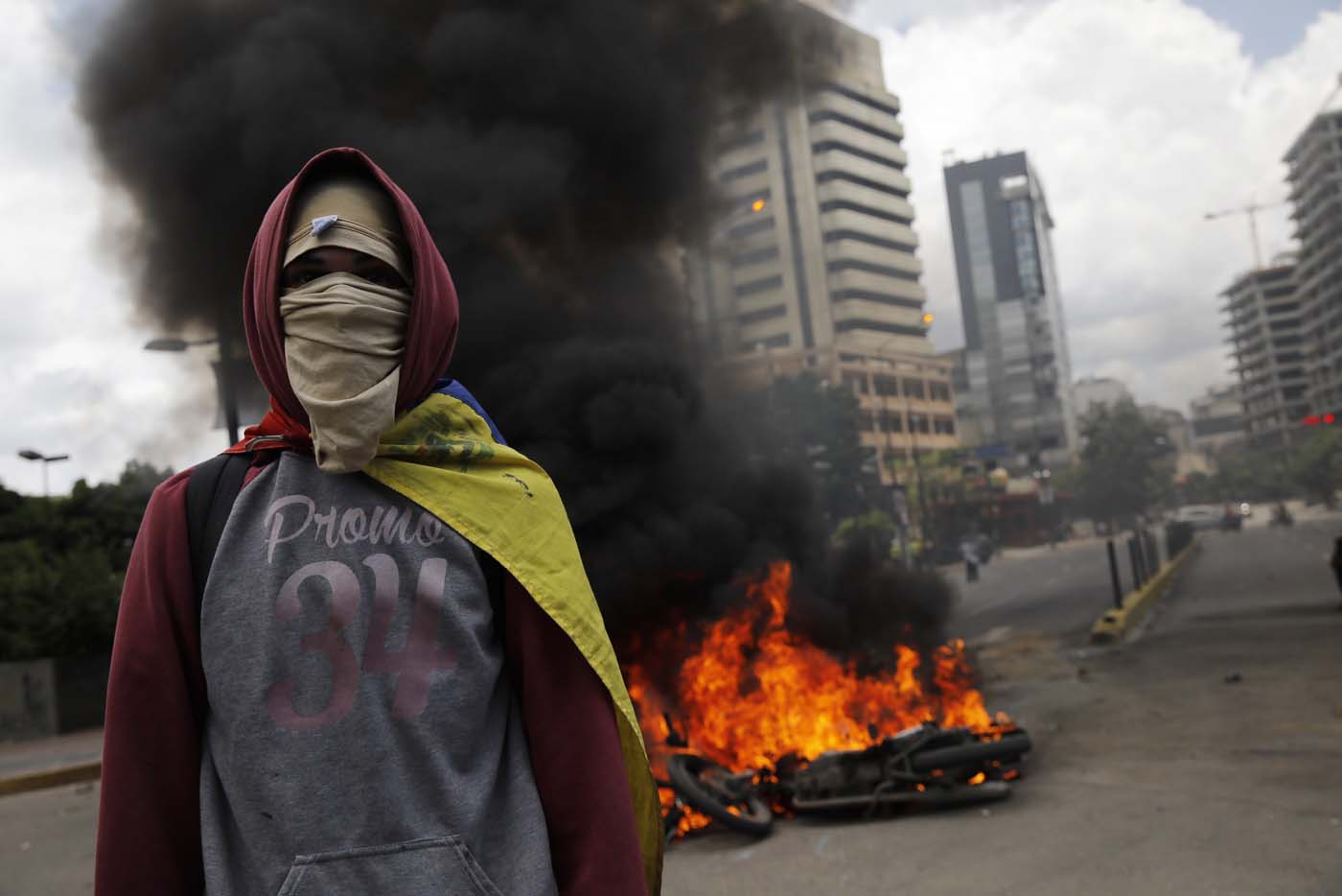Buscando el amor mientras Venezuela arde
