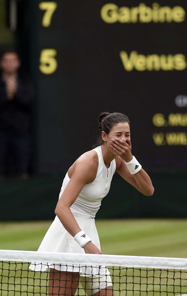 Wimbledon (United Kingdom), 15/07/2017.- Garbine Muguruza of Spain celebrates her victory over Venus Williams of the US in the women's final of the Wimbledon Championships at the All England Lawn Tennis Club, in London, Britain, 15 July 2017. (España, Londres, Tenis) EFE/EPA/GERRY PENNY EDITORIAL USE ONLY/NO COMMERCIAL SALES