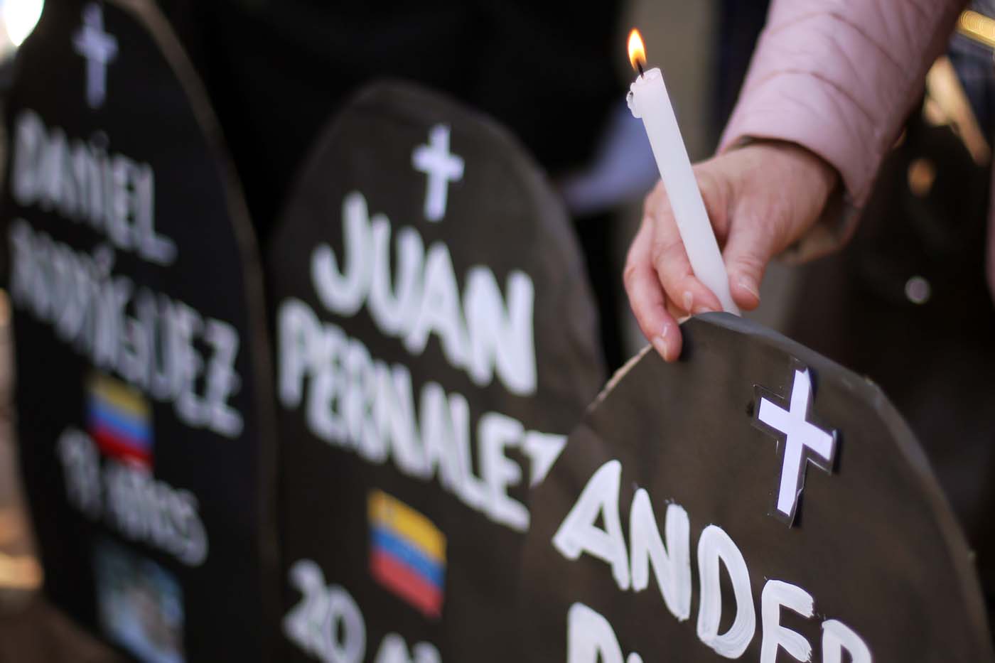 Familiares de venezolanos muertos en protestas esperan que la CPI los escuche