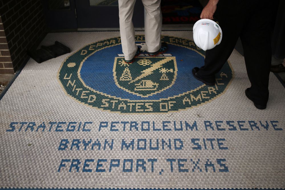 Trump quiere vender millones de barriles de la reserva estratégica petrolera de EEUU