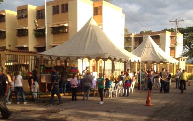 Vecinos en Cagua activados con la consulta popular // Foto @Guti99 