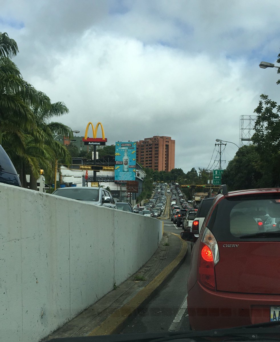 Removidas barricadas en casi todas las vías de El Hatillo