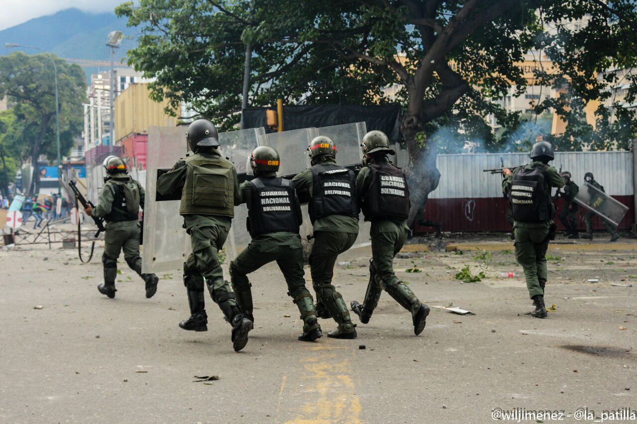 Las heridas de la fotógrafa de Vente Venezuela tras el brutal ataque de la GNB (Fotos)