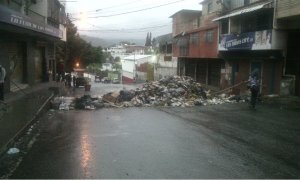 Sin transporte y con barricadas amanecen zonas del sureste de Caracas #21Jul