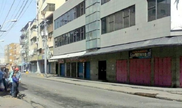Comercios cerrados en Puerto La Cruz, estado Anzoátegui // Foto @beatrizperezbla 