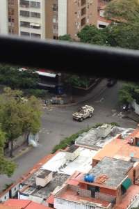Lanzaron dos tanquetas por Palo Verde, dispararon perdiogones, lacrimógenas y siguieron a Petare (VIDEO)