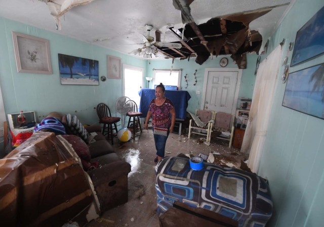 Celina Martinez returns to find her family home badly damaged after Hurricane Harvey hit Rockport, Texas on August 26, 2017. / AFP PHOTO / MARK RALSTON