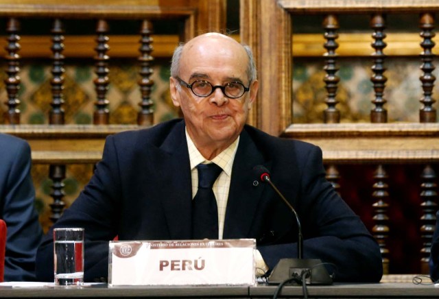 Peru's Foreign affair minister Ricardo Luna attends a meeting with foreign affairs ministers and representatives from across the Americas to discuss issues related to the Venezuelan crisis, in Lima, Peru August 8, 2017. REUTERS/Mariana Bazo