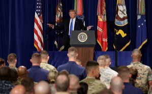 Trump estima que retiro rápido de Afganistán dejaría “un vacío” a terroristas