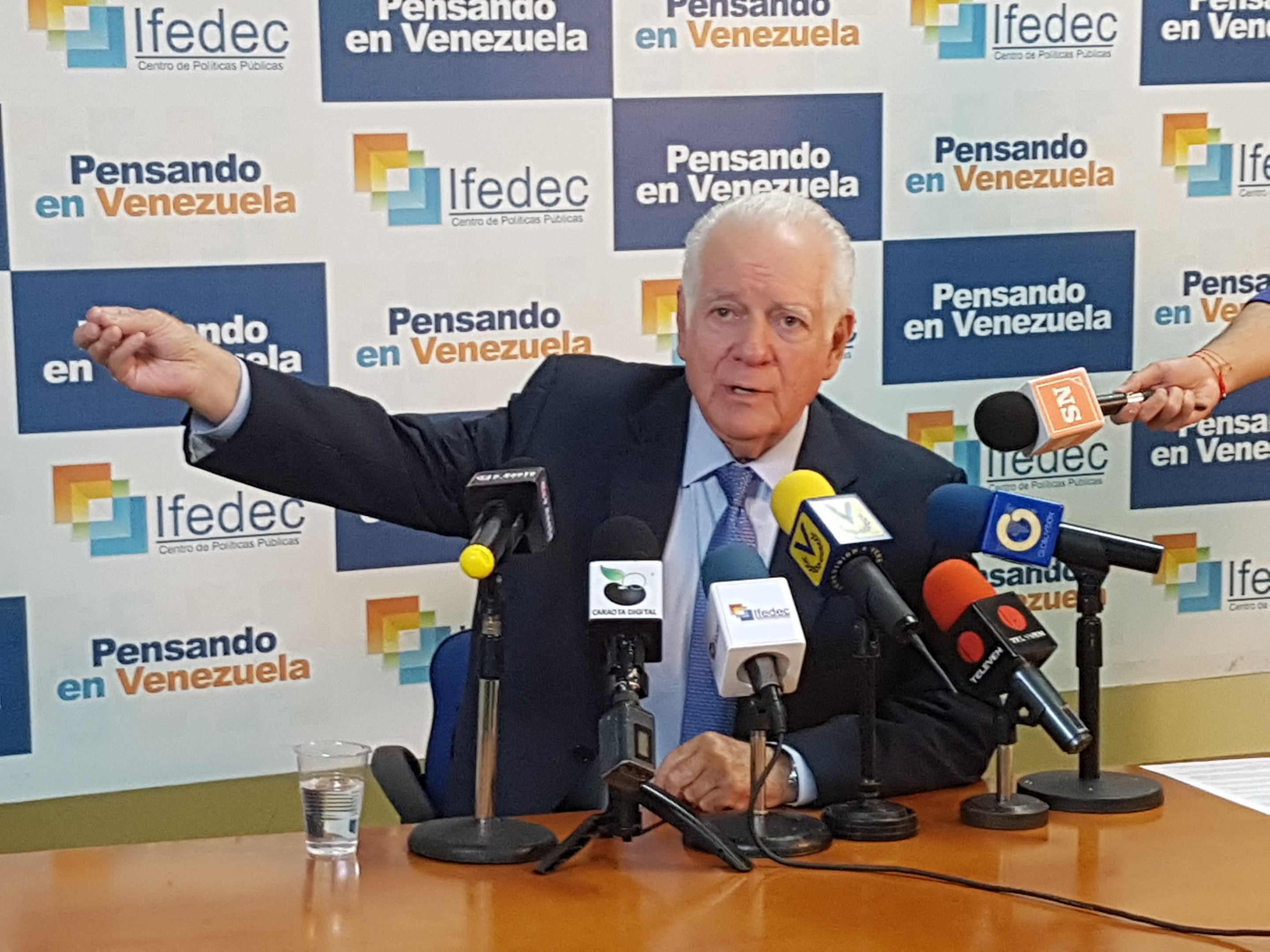 Eduardo Fernández convocó a la Unión Nacional