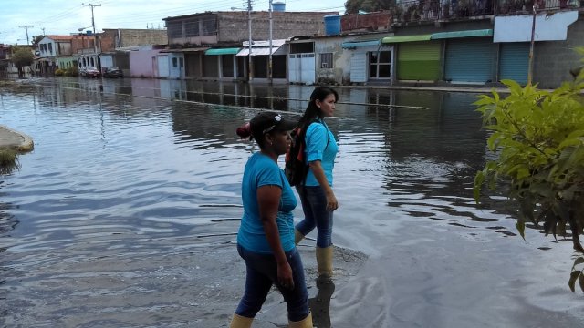 Foto:  Diputada Melva Paredes inspeccionó zonas inundadas en Aragua  / Prensa 