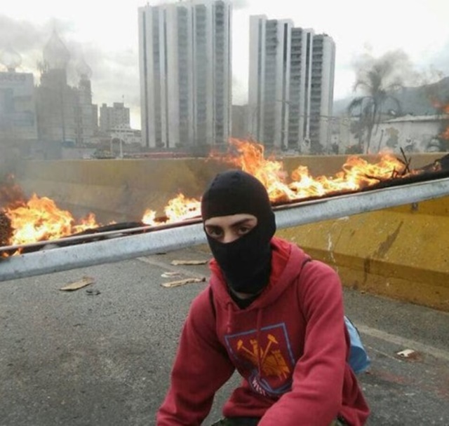 Los manifestantes tapaban sus caras para evitar represalias del régimen chavista