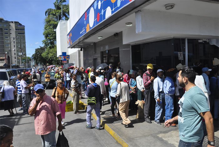 Pago de aguinaldos a pensionados agudizará la escasez de efectivo