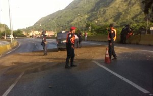 PC reporta derrame de combustible en autopista GMA sentido Caracas #16Ago