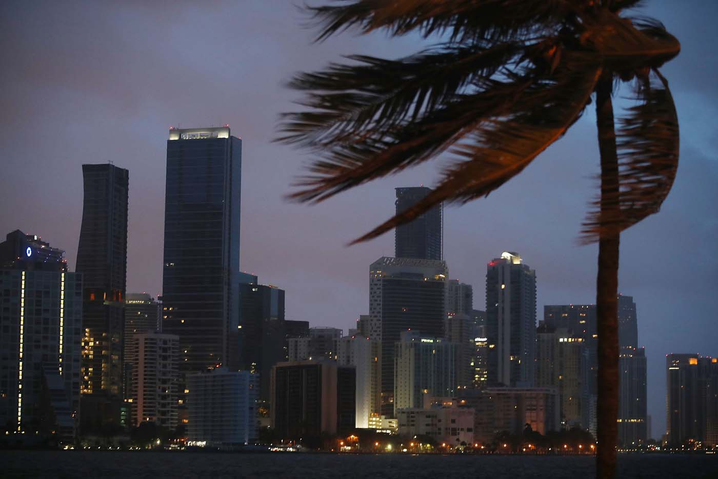 El sureste de Florida registra los primeros cortes de energía por Irma