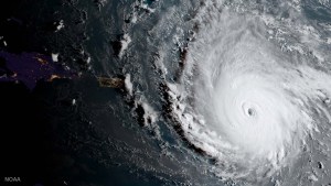 Irma avanza sobre islas del Caribe, posiblemente en ruta hacia Florida