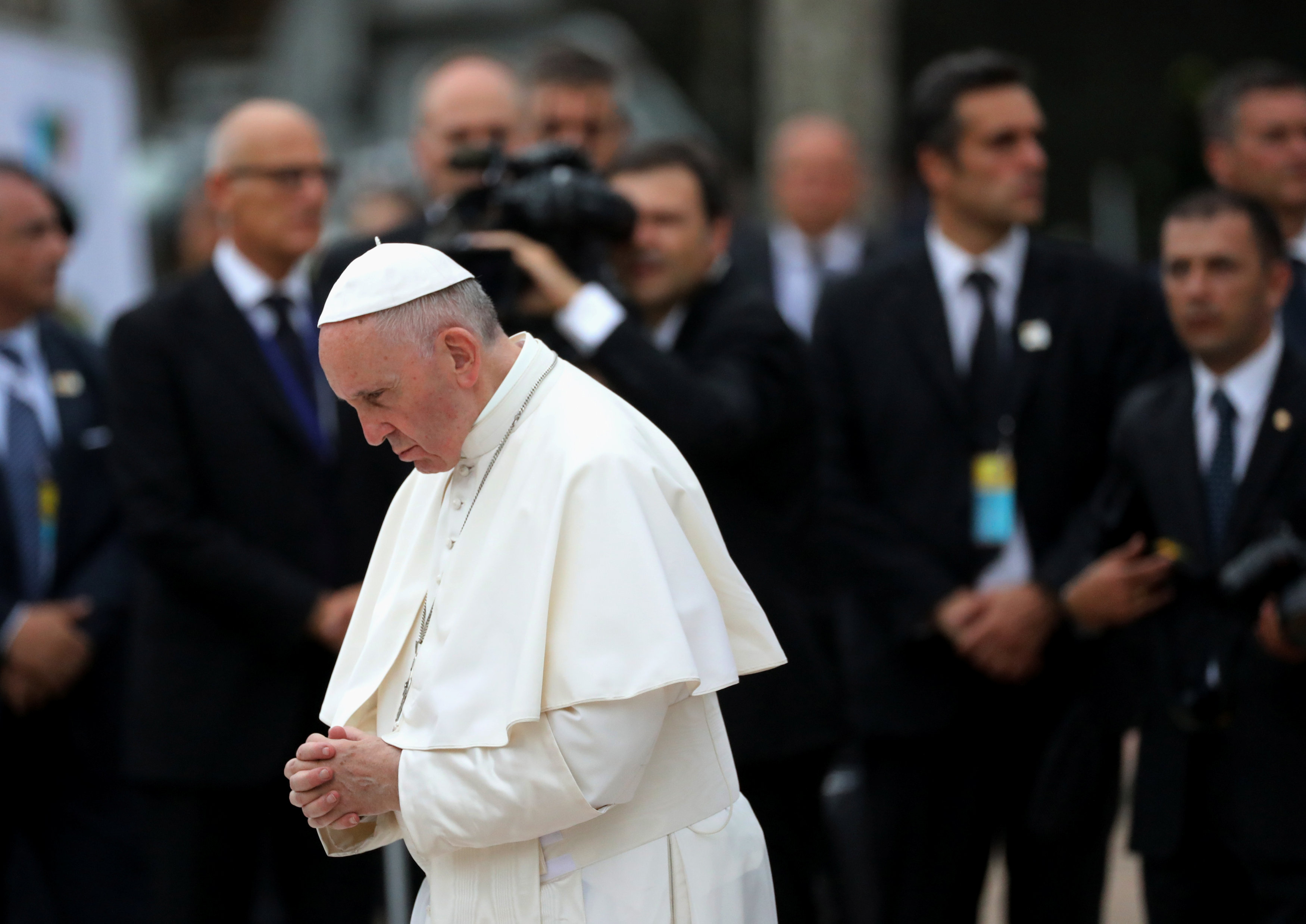 Papa Francisco reza por víctimas y damnificados del terremoto en México