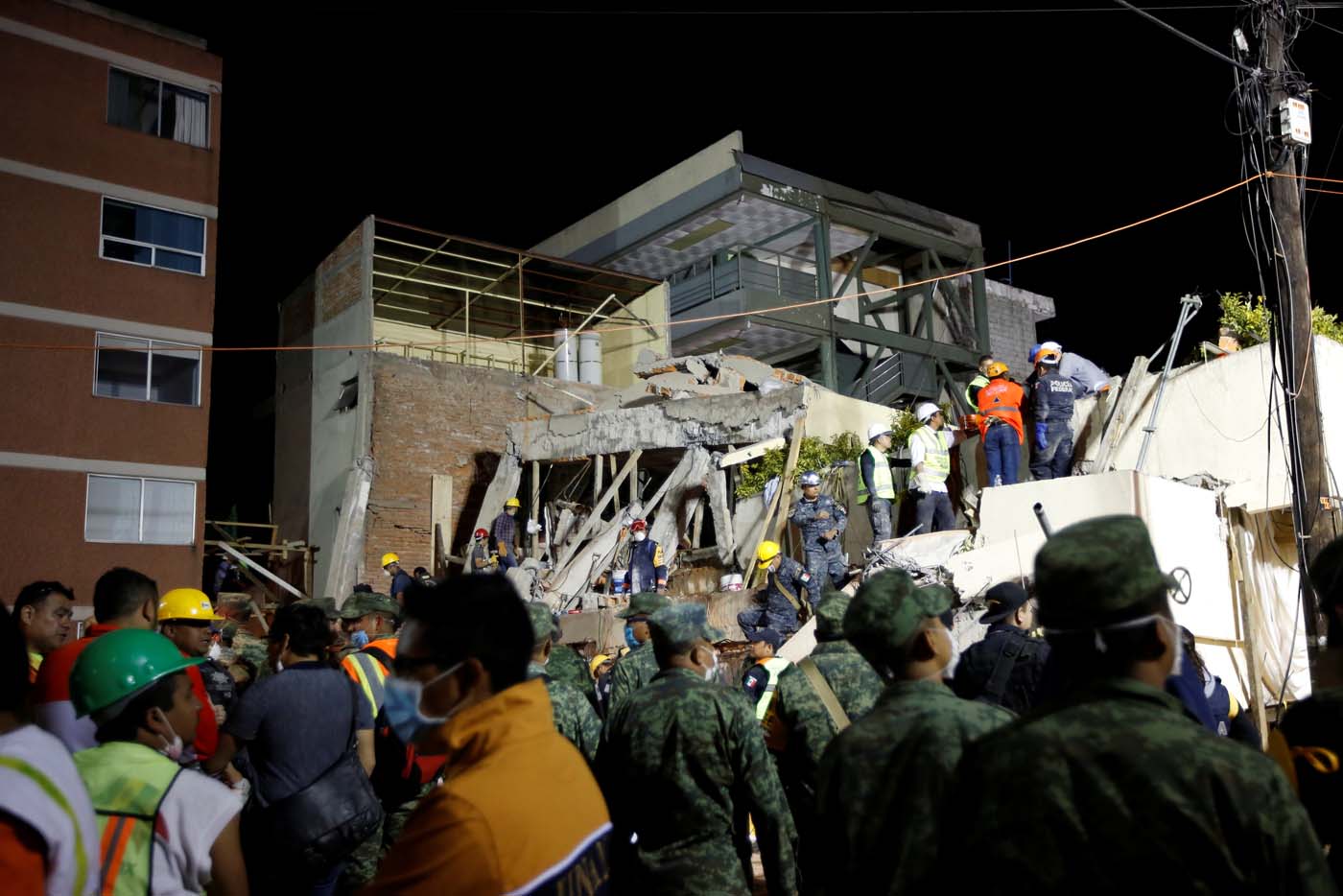 Sin tregua, México intenta desenterrar sobrevivientes tras devastador sismo