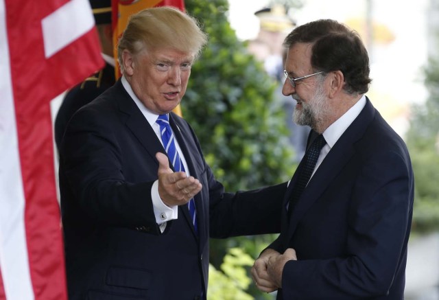U.S.- President Donald Trump welcomes Spanish Prime Minister Mariano Rajoy at the White House in Washington, U.S., September 26, 2017. REUTERS/Joshua Roberts