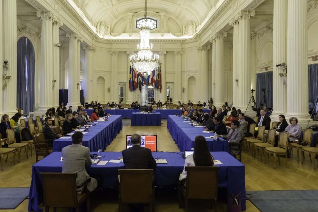 MIA16. WASHINGTON (DC, EE.UU.), 15/09/2017.- Fotografía cedida por la OEA de una vista general de la audiencia pública en la que se determinará si hay fundamento para denunciar al Gobierno de Venezuela por crímenes de lesa humanidad ante la Corte Penal Internacional (CPI), hoy viernes, 15 de septiembre 2017, en la sede de la Organización de los Estados Americanos (OEA) en Washington, DC (EE.UU.). El secretario general de la Organización de los Estados Americanos (OEA), Luis Almagro, ha nombrado a tres juristas de Argentina, Costa Rica y Canadá para que evalúen si hay base para llevar al Gobierno de Venezuela ante la Corte Penal Internacional (CPI). EFE/Juan Manuel Herrera/OEA/SOLO USO EDITORIAL/NO VENTAS