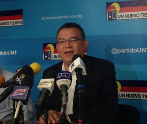 UNT suspende de su militancia a Enrique Márquez (Comunicado)