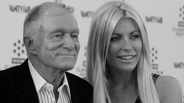 Hugh Hefner y su novia, modelo de Playboy Crystal Harris, en 2011