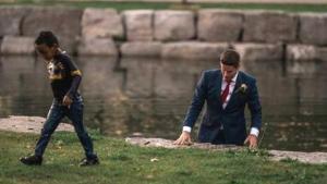 ¡Héroe! Un novio se lanza al río el día de su boda para salvar a un niño
