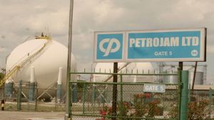 Jamaica se propone tomar unilateralmente las acciones de Pdvsa en refinería Petrojam
