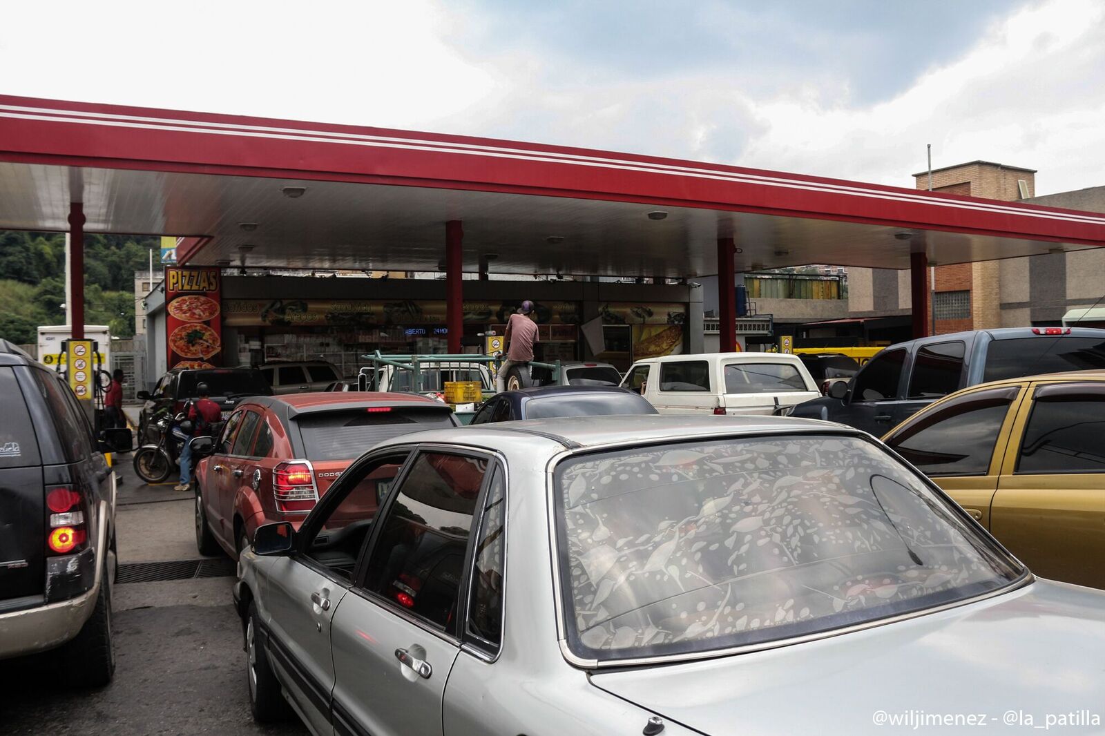 Otra vez: La Texaco en Las Mercedes y la mega cola de este #1Abr (VIDEO)