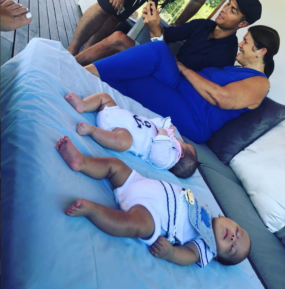 Foto:  Gemelos de Cristiano Ronaldo, Mateo y Eva / @doloresaveiroofficial - Instagram 