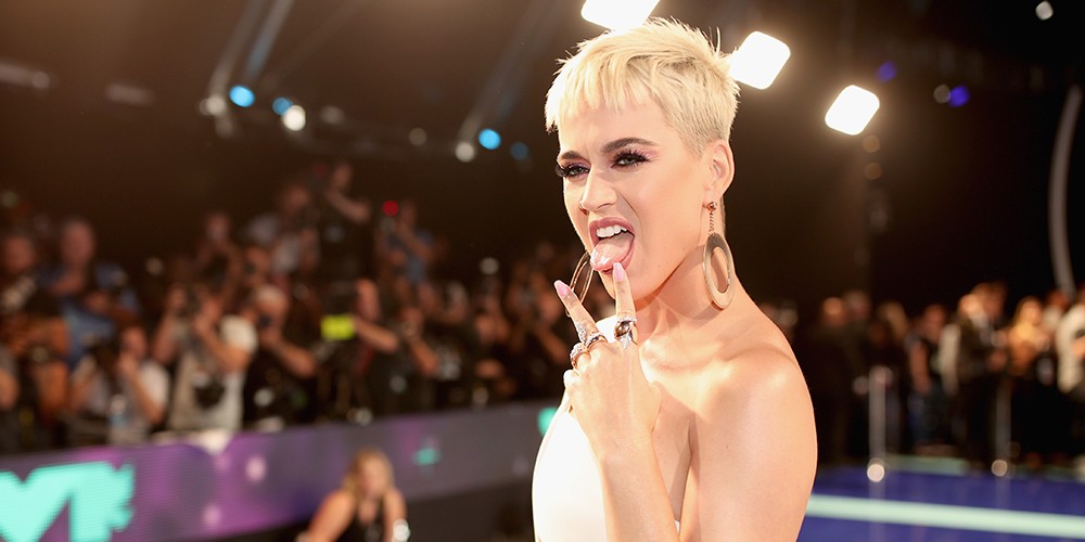 Katy Perry se coló de “arrocera” en una boda  y así terminó