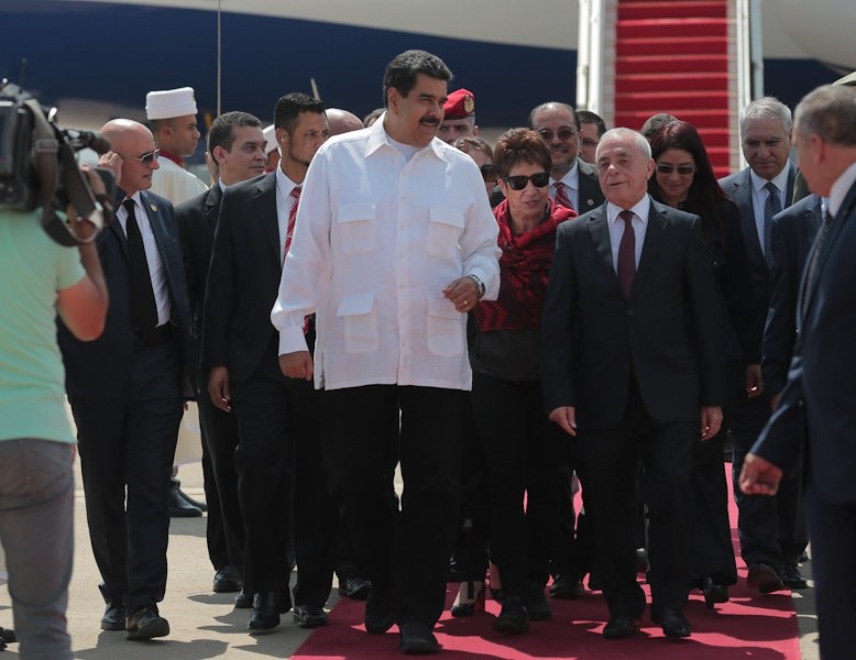 Maduro hace parada en Argelia y luego continúa viaje a Kazajistán (Fotos + Videos)